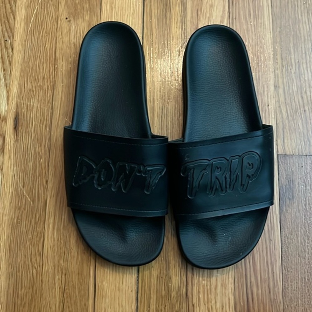 Men’s Volcom rare slides / sandals “don’t trip” size 46 = 12.